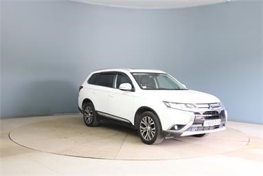MITSUBISHI OUTLANDER 2.2 DI-D 4 5dr Diesel - WHITE - YA68OSB - 5 Door Estate