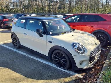MINI HATCHBACK 1.5 Cooper D II 3dr Diesel - WHITE - YD18PJC - 3 Door Hatchback