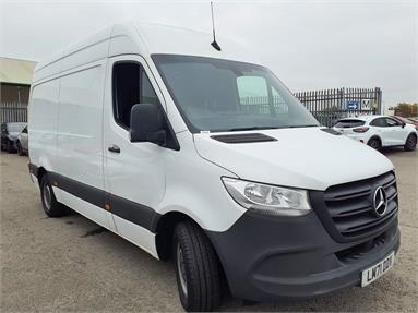 MERCEDES-BENZ SPRINTER 315CDI L2 DIESEL RWD 3.5t H2 Progressive Van Diesel - WHITE - LM71DDV - 5 Door Panel Van