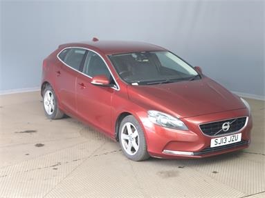 VOLVO V40 D2 SE 5dr Diesel - RED - SJ13JZU - 5 Door Hatchback