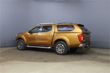 NISSAN NAVARA DIESEL Double Cab Pick Up Tekna 2.3dCi 190 4WD Auto Diesel - ORANGE - EO66JZL - 4 Door Pick Up Body