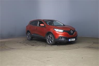 RENAULT KADJAR 1.2 TCE Dynamique S Nav 5dr Petrol - RED - DN16FFT - 5 Door Hatchback