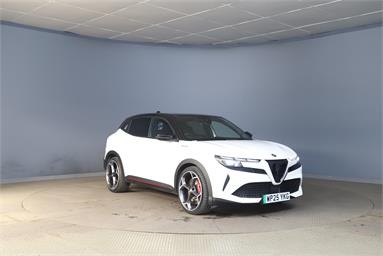 ALFA ROMEO JUNIOR 207kW Elettrica Veloce 54kWh 5dr Auto Electric - WHITE AND BLACK - WP25YKG - 5 Door Hatchback
