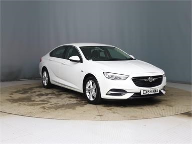 VAUXHALL INSIGNIA 1.5T Tech Line Nav 5dr Petrol - WHITE - EX69NWA - 5 Door Hatchback