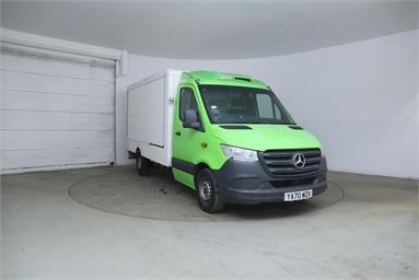 MERCEDES-BENZ SPRINTER 314CDI L2 DIESEL FWD 3.5t Progressive Chassis Cab 9G-Tronic Diesel - GREEN - YA70WZV - 5 Door Fridge Box Van Body