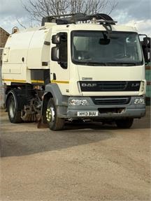 DAF LF55.220 4X2 DAY LHD SWEEPER Diesel - WHITE - HY13BUU - Sweeper