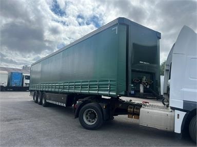 SDC 13.6M CURTAIN SIDE 4M TRI/AIR SAF DRUM Not Applicable - GREEN - C430189 - 2 Door Trailer