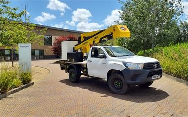 TOYOTA HILUX DIESEL Active Pick Up 2.4 D-4D Diesel - WHITE - VX18HZY - 2 Door Access Platform / Cherry Picker