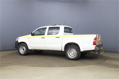 TOYOTA HILUX DIESEL Active D/Cab Pick Up 2.5 D-4D 4WD 144 Diesel - WHITE - YN65PTU - 4 Door Pick Up Body