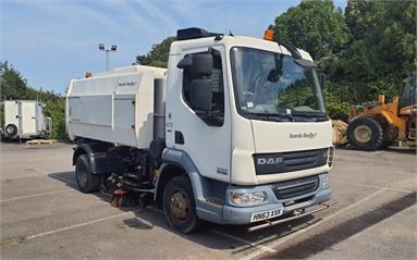 DAF LF45.160 4X2 DAY LHD SCARAB MERLIN XP SWEEPER 3 Seats Day cab Air Susp Diesel - WHITE - HN63XXK - 2 Door Sweeper