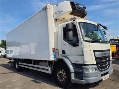 DAF LF230 4X2 DAY EURO 6 FRIDGE BOX 2 Seats Double Cab Air Susp 27ft Diesel - WHITE - DW19UFU - 2 Door Fridge Box Van Body