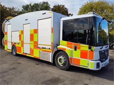MERCEDES-BENZ ECONIC 1830 4X2 CREW EURO 6 SCORPION INCIDENT SUPPORT CRASH CUSHION 3 Seats GRP Body Day cab Air Susp 28ft Diesel - WHITE - HS19XXF - 2 Door Specialist Body / Unit
