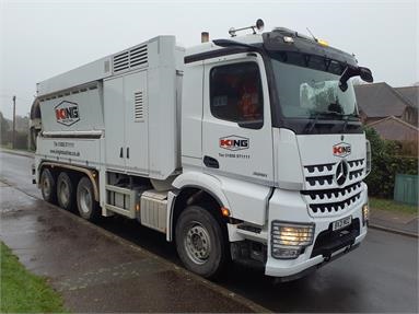 MERCEDES-BENZ AROCS 3251 8X4 TRIDEM DAY EURO 6 RSP ESE 6 SUCTION EXCAVATOR 2 Seats Day cab Air Susp Diesel - WHITE - BV21MDZ - 2 Door Specialist Body / Unit