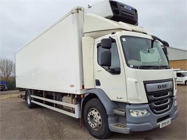 DAF LF230 4X2 DAY EURO 6 FRIDGE BOX 2 Seats Day cab Air Susp 28ft Diesel - WHITE - DP19VUV - 2 Door Fridge Box Van Body