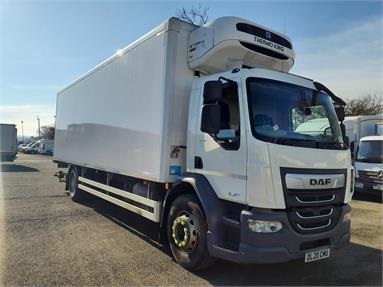 DAF LF230 4X2 DAY EURO 6 FRIDGE BOX 2 Seats Day cab Steel Susp 28ft Diesel - WHITE - DL20CMU - 2 Door Fridge Box Van Body