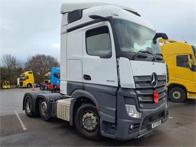 MERCEDES-BENZ ACTROS 2545 6X2 STREAMSPACE EURO 6 TRACTOR UNIT 2 Seats Sleep Cab Air Susp Diesel - WHITE - AY71RZK - 2 Door Tractor Unit