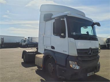 MERCEDES-BENZ ACTROS 1840 4X2 SLEEPER EURO 6 TRACTOR UNIT 2 Seats Sleep Cab Air Susp Diesel - WHITE - YK14XMX - 2 Door Tractor Unit