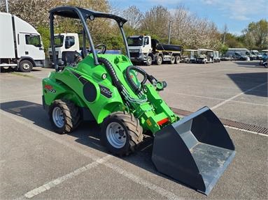 AVANT M523 COMPACT LOADER WITH BUCKET Diesel - GREEN - 118190 - Plant Item