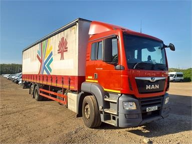 MAN TGS26.360 6X2 DAY EURO 6 CURTAINSIDER 2 Seats Day cab Air Susp 30ft Diesel - RED - DK17LGZ - 2 Door Curtainside Body