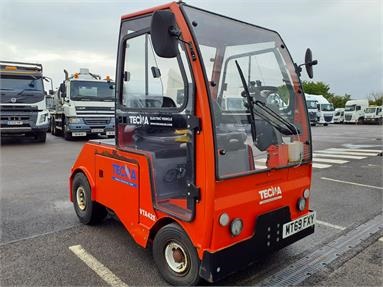 TECNA VTA425 16-TON TOW TRACTOR Electric - RED - MT69FXY - Plant Item