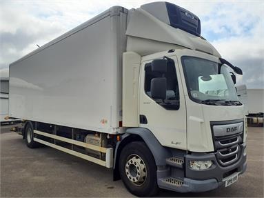 DAF LF230 4X2 DAY EURO 6 FRIDGE BOX 2 Seats Day cab Air Susp 28ft Diesel - WHITE - DP19VVB - 2 Door Fridge Box Van Body
