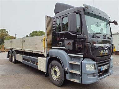 MAN TGS 26.330 6X2 DAY EURO 6 REAR-LIFT & STEER DROPSIDE 3 Seats Alloy Body Day cab Air Susp 27ft Diesel - BLACK - WX69ZST - 2 Door Dropside Body