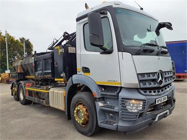 MERCEDES-BENZ AROCS 2530 6X2 DAY EURO 6 HOTBOX WITH WASTE SKIP 2 Seats Day cab Air Susp Diesel - SILVER - WP66DKN - 2 Door Tarmac Hot Box