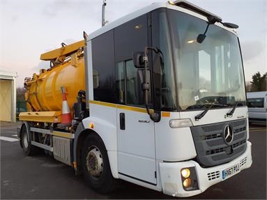 MERCEDES-BENZ ECONIC 1830 4X2 CREW EURO 6 WHALE GULLY COMBI TANKER 4 Seats Steel Body Double Cab Air Susp 15ft Diesel - WHITE - HX67POJ - 2 Door Tanker Body