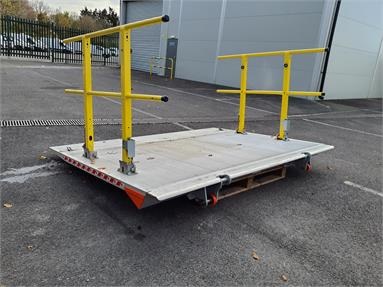 DHOLLANDIA CANTILEVER TAIL LIFT PLATFORM 2.4M WIDE BRAND NEW UNUSED Not Specified - SILVER - FRDHOL1801 - Plant Item