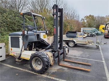 MOFFETT M5 25.3 FORKLIFT Diesel - WHITE - KX12KOE - Plant Item