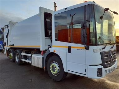 MERCEDES-BENZ ECONIC 2630 6X2 CREW EURO 6 FAUN REFUSE TRUCK 4 Seats Double Cab Air Susp 21ft Diesel - WHITE - RRZ1469 - 2 Door Refuse Vehicle