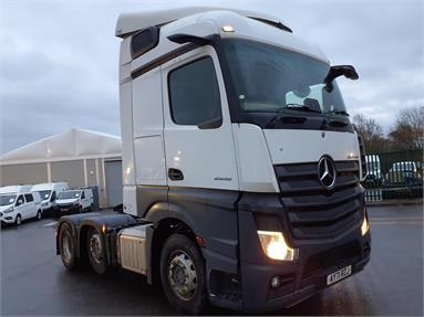 MERCEDES-BENZ ACTROS 2545 6X2 STREAMSPACE EURO 6 TRACTOR UNIT 2 Seats Sleep Cab Air Susp Diesel - WHITE - AY71RZJ - 2 Door Tractor Unit