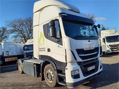 IVECO STRALIS NP460 4X2 H/ROOF SLEEPER EURO 6 CNG TRACTOR UNIT 2 Seats Sleep Cab Air Susp Gas - WHITE - BF70LWY - 2 Door Tractor Unit