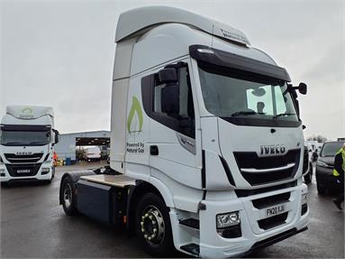 IVECO STRALIS NP400 4X2 H/ROOF SLEEPER EURO 6 CNG TRACTOR UNIT 2 Seats Sleep Cab Air Susp Gas - WHITE - FN20XJU - 2 Door Tractor Unit