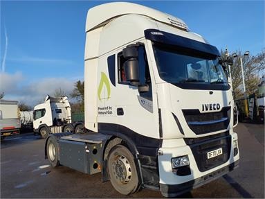 IVECO STRALIS NP460 4X2 H/ROOF SLEEPER EURO 6 CNG TRACTOR UNIT 2 Seats Sleep Cab Air Susp Gas - WHITE - BF70LXA - 2 Door Tractor Unit