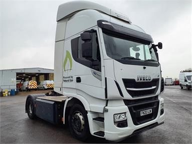 IVECO STRALIS NP400 4X2 H/ROOF SLEEPER EURO 6 CNG TRACTOR UNIT 2 Seats Sleep Cab Air Susp Gas - WHITE - FN20XJW - 2 Door Tractor Unit
