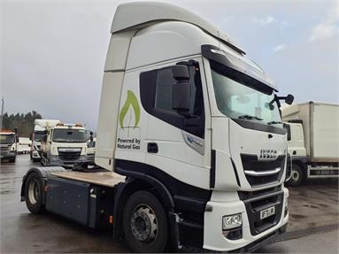 IVECO STRALIS NP460 4X2 H/ROOF EURO 6 CNG TRACTOR UNIT 2 Seats Sleep Cab Air Susp Gas - WHITE - BF70LWW - 2 Door Tractor Unit