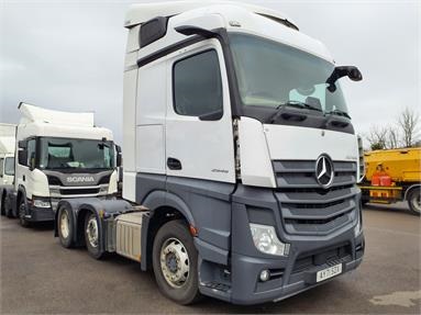 MERCEDES-BENZ ACTROS 2545 6X2 STREAMSPACE EURO 6 TRACTOR UNIT 2 Seats Sleep Cab Air Susp Diesel - WHITE - AY71SDX - 2 Door Tractor Unit