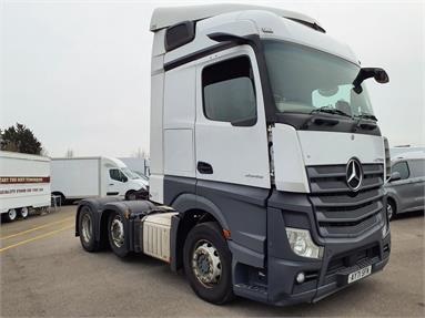 MERCEDES-BENZ ACTROS 2545 6X2 STREAMSPACE EURO 6 TRACTOR UNIT 2 Seats Sleep Cab Air Susp Diesel - WHITE - AY71SFN - 2 Door Tractor Unit