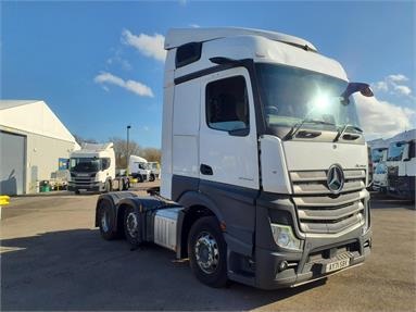 MERCEDES-BENZ ACTROS 2545 6X2 STREAMSPACE EURO 6 TRACTOR UNIT 2 Seats Sleep Cab Air Susp Diesel - WHITE - AY71SBV - 2 Door Tractor Unit