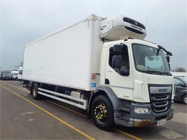 DAF LF230 4X2 DAY EURO 6 FRIDGE BOX 2 Seats Day cab Air Susp 28.5ft Diesel - WHITE - DX70TLO - 2 Door Fridge Box Van Body