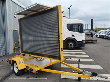 BARTCO VMS 400 MOTORWAY DISPLAY SIGN 4G SINGLE AXLE Not Specified - YELLOW - RSE4929 - Plant Item