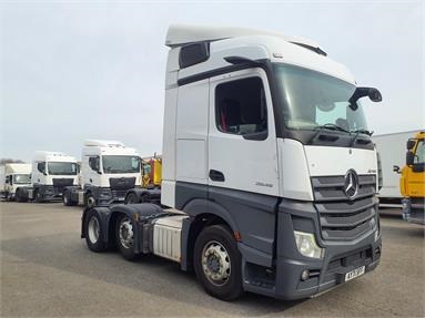 MERCEDES-BENZ ACTROS 2545 6X2 STREAMSPACE EURO 6 TRACTOR UNIT 2 Seats Sleep Cab Air Susp Diesel - WHITE - AY71SFF - 2 Door Tractor Unit