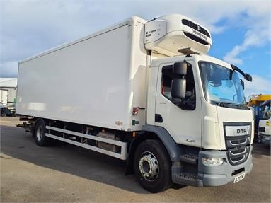 DAF LF230 4X2 DAY EURO 6 FRIDGE BOX 2 Seats Day cab Air Susp 27.5ft Diesel - WHITE - DL20CMF - 2 Door Fridge Box Van Body