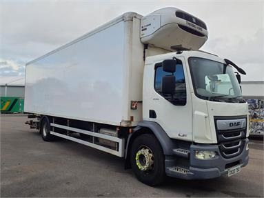 DAF LF230 4X2 DAY EURO 6 FRIDGE BOX 2 Seats Day cab Air Susp 29ft Diesel - WHITE - DX20TSO - 2 Door Fridge Box Van Body