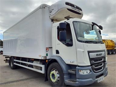 DAF LF230 4X2 DAY EURO 6 FRIDGE BOX 2 Seats GRP Body Day cab Air Susp 27.5ft Diesel - WHITE - DX70TLF - 2 Door Fridge Box Van Body