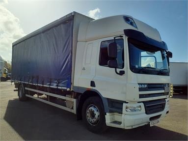 DAF CF65.250 4X2 SPACECAB CURTAINSIDER 2 Seats Sleep Cab Steel Susp 26ft Diesel - WHITE AND BLUE - FG63UDH - 2 Door Curtainside Body