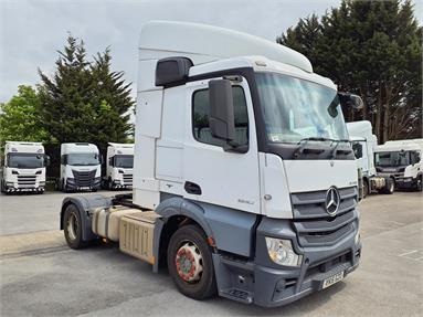 MERCEDES-BENZ ACTROS 1840 4X2 SLEEPER EURO 6 TRACTOR UNIT 2 Seats Sleep Cab Air Susp Diesel - WHITE - YK15GZO - 2 Door Tractor Unit