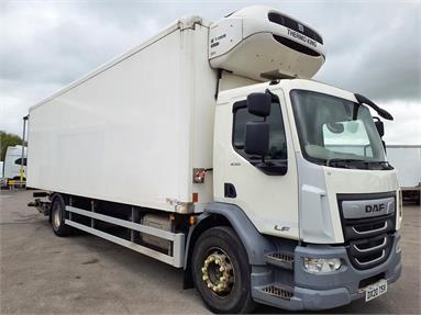 DAF LF230 4X2 DAY EURO 6 FRIDGE BOX 2 Seats Day cab Air Susp 29ft Diesel - WHITE - DX20TSV - 2 Door Fridge Box Van Body