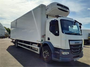 DAF LF230 4X2 DAY EURO 6 FRIDGE BOX 2 Seats Day cab Air Susp 29ft Diesel - WHITE - DX20TLU - 2 Door Fridge Box Van Body